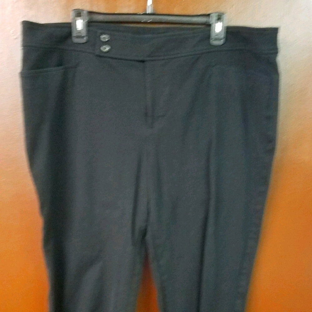 CHAPS 18W Black Capri Pants